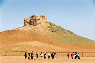 西北“秋老虎”勢頭猛游客應做足準備科學出游