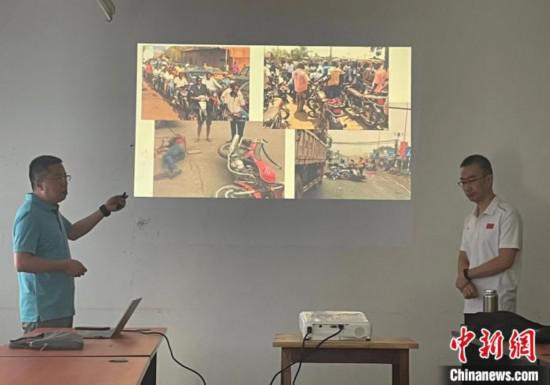 山西援外醫生在多哥開展培訓及醫療設備捐贈活動-易網<a href=http://m.henggaotouzi.com/ target=_blank class=infotextkey>健康養生</a>網 山西援外醫生在多哥開展培訓及醫療設備捐贈活動