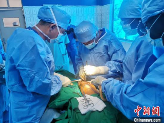 山西援外醫生在多哥開展培訓及醫療設備捐贈活動-易網健康養生網 山西援外醫生在多哥開展培訓及醫療設備捐贈活動