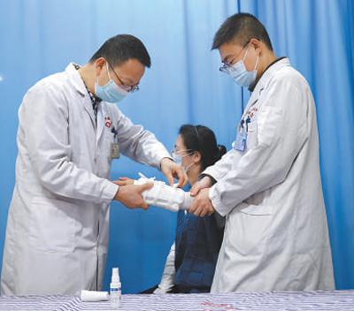 用好醫保基金  減輕就醫負擔（人民眼·深化醫保支付方式改革）