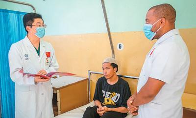 遇見這群中國醫(yī)生，坦桑小伙從絕望中掙脫