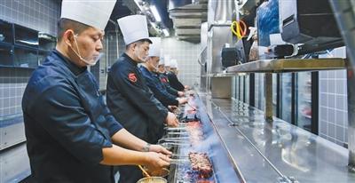 干了30多年，“俺也是國家認證的燒烤料理師啦”（身邊的新鮮事）