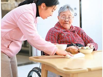 多方共舉，求解照護之困（健康驛站·關注健康老齡化②）