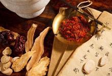 治咽炎，這味中藥是醫(yī)生的看家寶！只用它泡水喝就夠了