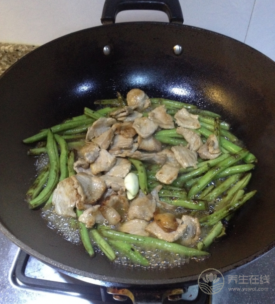 豆角燉肉制作方法？