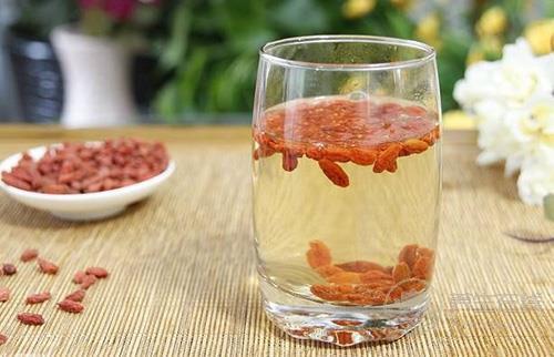 健康飲水好處多！喝這五種水健康加倍