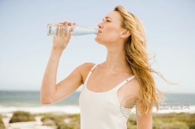 喝水減肥法喝水瘦身法時間表