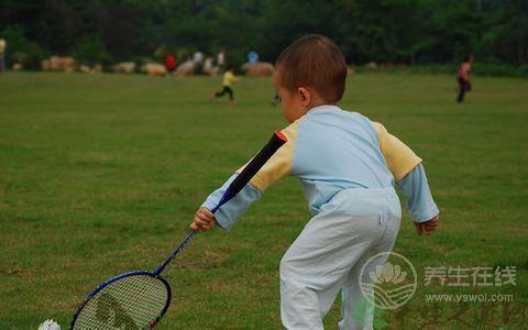 打羽毛球可以減肥嗎打羽毛球減肥的方法