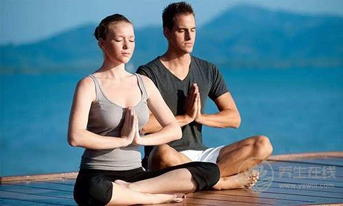 男性也可練瑜伽 8個合適的瑜伽動作