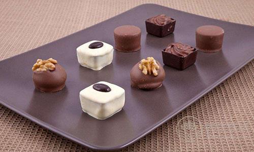 喝牛奶避開五個誤區(qū) 往牛奶里加巧克力