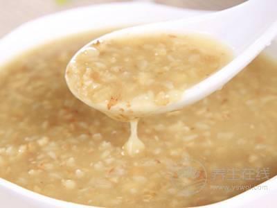 都說燕麥?zhǔn)菭I(yíng)養(yǎng)之王，但你知道該如何選？如何吃嗎？