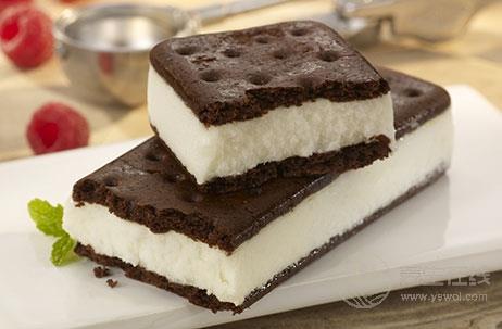 警惕！晚上吃宵夜別“碰”5種食物