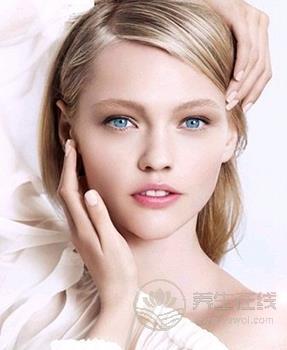 打造緊致小V臉就是這么簡單 瘦臉霜這樣用瘦出小臉蛋