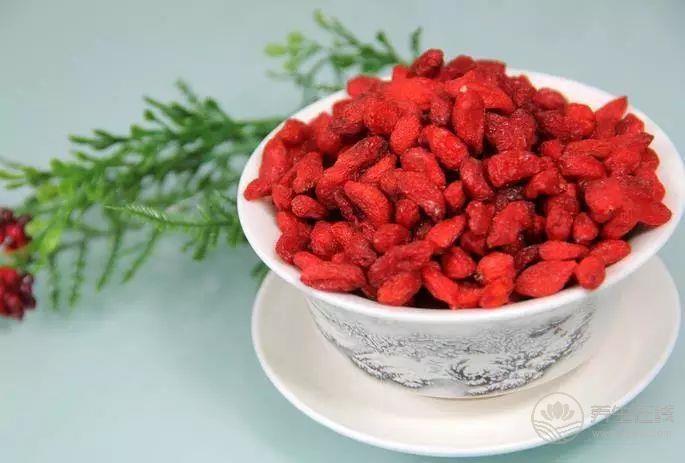 枸杞養生搭配這兩樣東西，養肝護肝有奇效