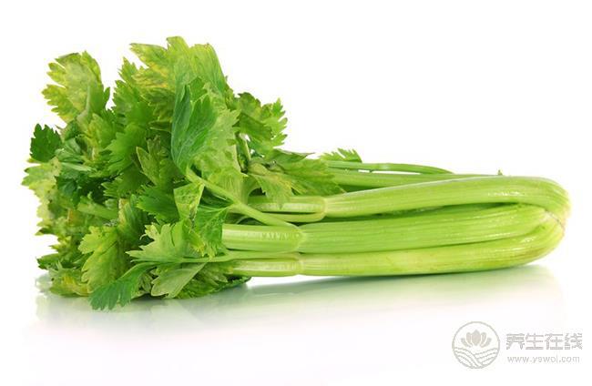 牙齦腫痛很難受，5種食物幫你緩解