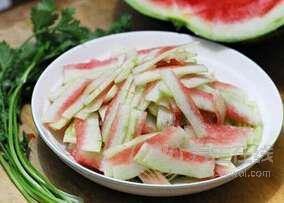 食療瓜皮醬的做法,夏天西瓜皮的妙用