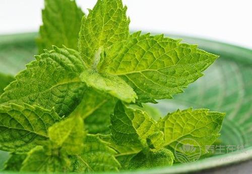 喉嚨不舒服，吃這4種食物有“奇效”