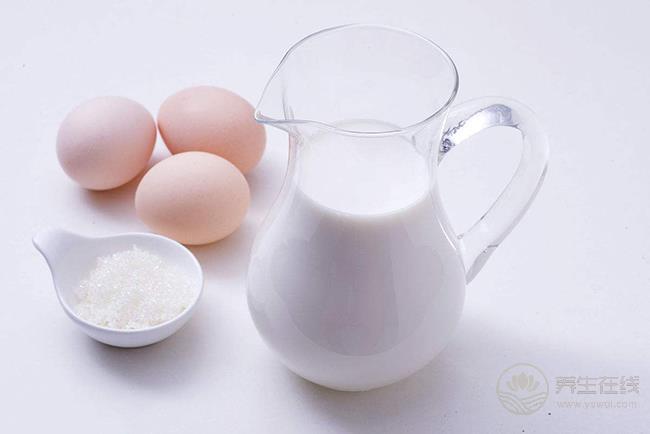 喝牛奶的禁忌你知道嗎？專家：不能和4種東西一起吃