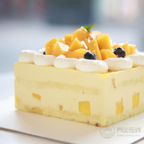 年過40后，這4種食物盡量少碰，以免給血管“添堵”