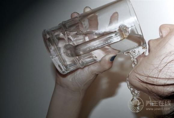 吃飯時喝水小心這些害處 吃飯時喝水小心這些害處