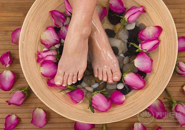 喜歡泡腳的人注意：3種人最好不要泡腳