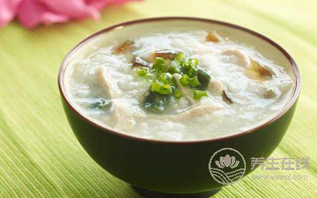 肌膚暗沉老得快，養顏必吃2款補血粥