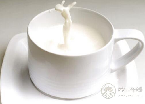 純牛奶不能和什么一起吃? 純牛奶不能和什么一起吃?