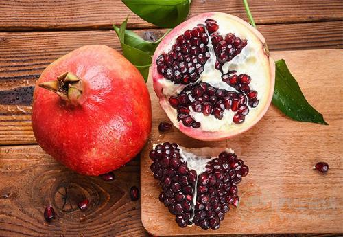 這些水果和蔬菜都很便宜，常吃對(duì)健康有益處，你喜歡吃嗎