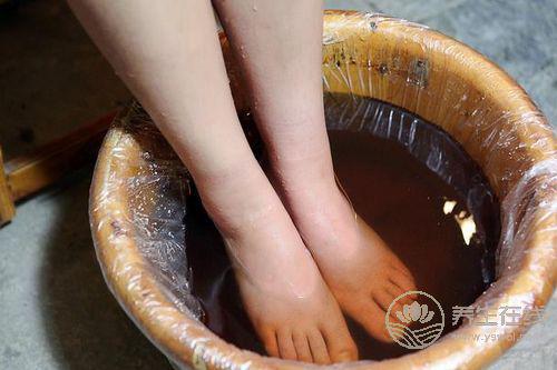 泡腳水加點姜，能有想不到的功效