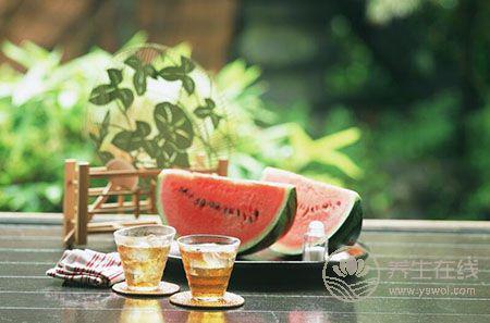 這幾種食物居然會(huì)加重濕氣，別吃了