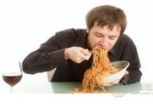 吃飯別太快，太快容易發(fā)胖還對(duì)身體不好