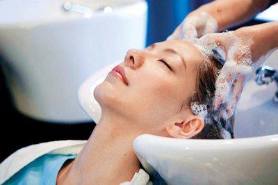 洗了頭發(fā)是自然干好還是用吹風機吹干好