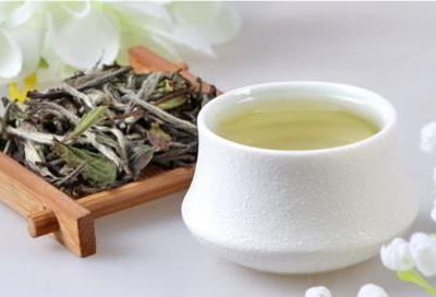 晚上喝白茶對于身體會產生哪些方面的影響