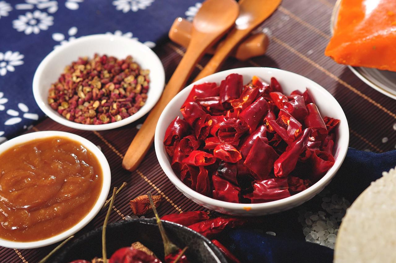 不同地區吃火鍋的調料有哪些不同 不同地區吃火鍋的調料有哪些不同