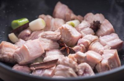 煮豬肉理論上應(yīng)該煮多久可以變熟