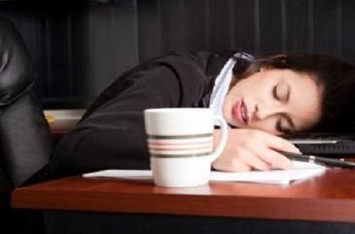 熬夜都會(huì)對(duì)身體造成哪些方面的傷害-易網(wǎng)健康<a href=http://m.henggaotouzi.com/jkys/ target=_blank class=infotextkey>養(yǎng)生</a>網(wǎng) 熬夜都會(huì)對(duì)身體造成哪些方面的傷害