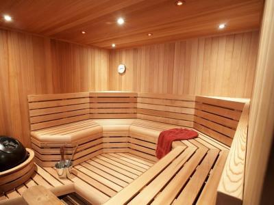 夏天比較熱的天氣情況下適合蒸桑拿嗎