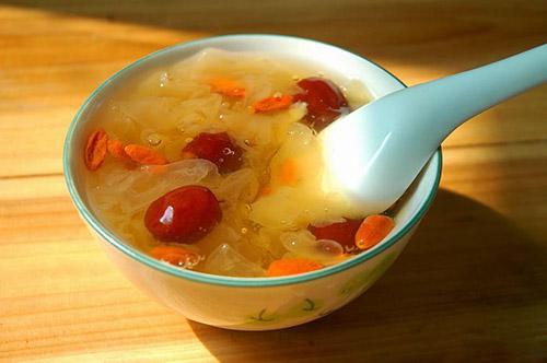 六種食物女性應該多吃的補充氣血食物-易網健康<a href=http://m.henggaotouzi.com/jkys/ target=_blank class=infotextkey>養生</a>網 六種食物女性應該多吃的補充氣血食物