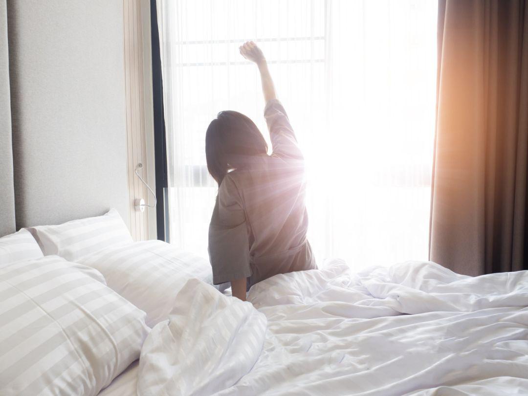 晚上不睡覺叫耗傷陽氣 早上不起來叫什么?