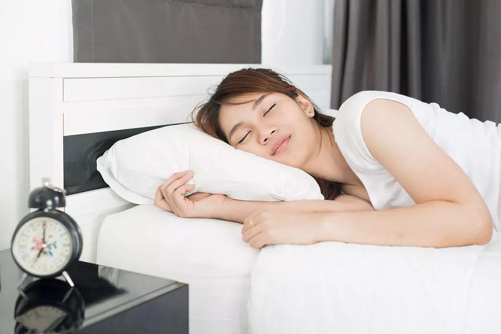 晚上不睡覺叫耗傷陽氣 早上不起來叫什么?