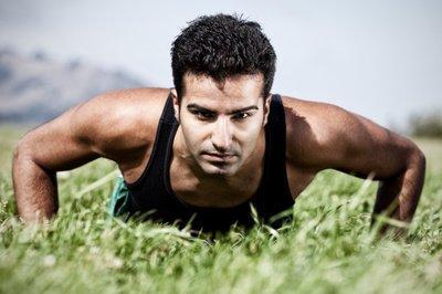 標(biāo)準(zhǔn)俯臥撐的鍛煉方法以及俯臥撐姿勢