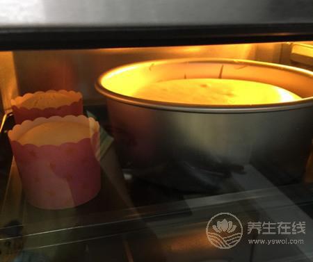 簡(jiǎn)單快捷的戚風(fēng)蛋糕做法