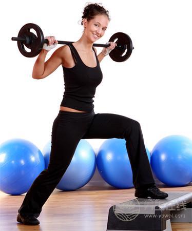 常練杠鈴可以有效的豐胸