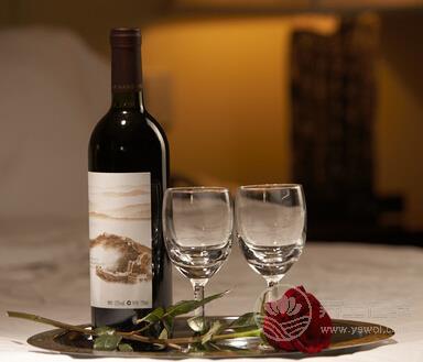 你想在品酒的同時(shí)，讓你肌膚變得更紅潤(rùn)么?