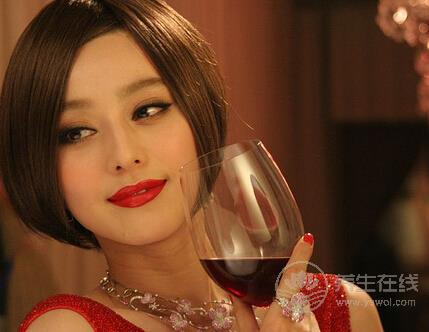 你想在品酒的同時(shí)，讓你肌膚變得更紅潤(rùn)么?