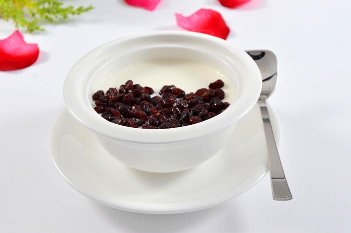 雙皮奶的做法以及雙皮奶需要的配料-易網健康<a href=http://m.henggaotouzi.com/jkys/ target=_blank class=infotextkey>養生</a>網 雙皮奶的做法以及雙皮奶需要的配料