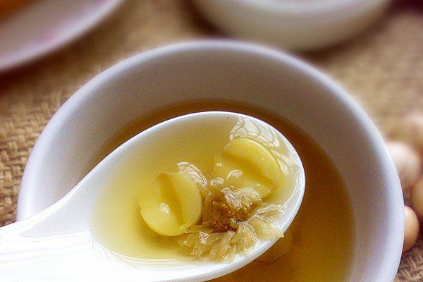 冰糖燉蓮子的做法以及冰糖燉蓮子的功效