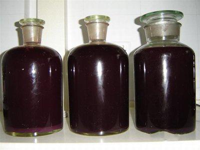 想要自制葡萄酒采用哪些容器更好-易網(wǎng)健康<a href=http://m.henggaotouzi.com/jkys/ target=_blank class=infotextkey>養(yǎng)生</a>網(wǎng) 想要自制葡萄酒采用哪些容器更好