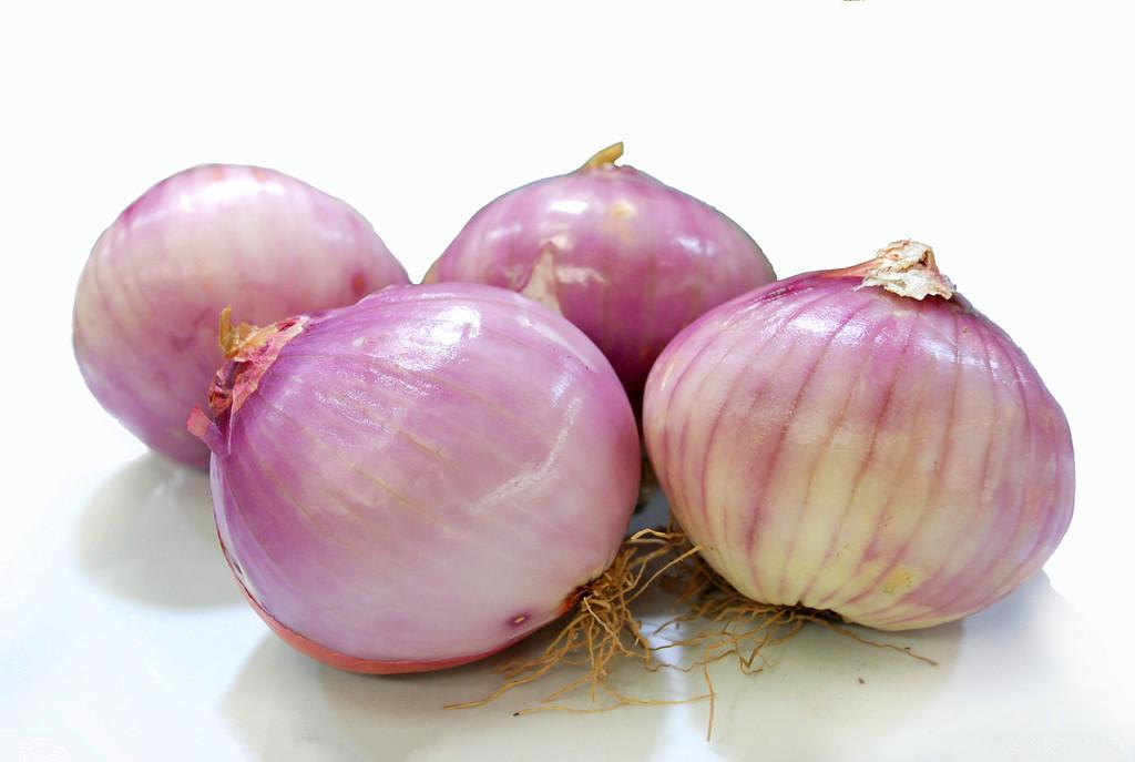 洋蔥這樣吃不僅不能預防癌癥反而致癌-易網健康<a href=http://m.henggaotouzi.com/jkys/ target=_blank class=infotextkey>養生</a>網 洋蔥這樣吃不僅不能預防癌癥反而致癌