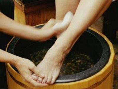 濕氣重就在泡腳時候多加這些東西